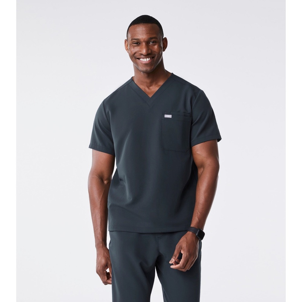 Figs Leon Three-Pocket Scrub Top Mens‎ Small Gray V-Neck Technical Collection